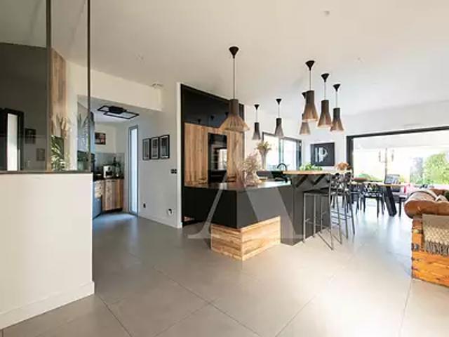 Carbon Blanc 33560 Achat / Vente maison 6 pièces t6 au dernier étage piscine