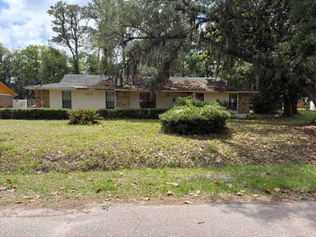 Carbondale Dr E