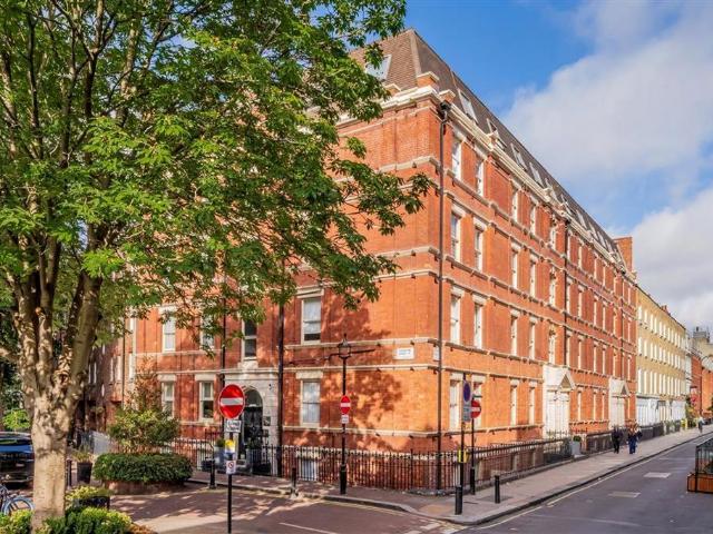 Carburton Street, London W1W 2 bed flat to rent £3,033 pcm £700 pw