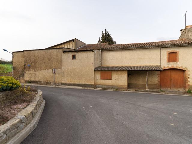Carcassonne Hameau Vaste Cave de 330m² avec hangar et jard. 330m² Carcassonne