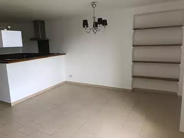 Carcès 83570 Location appartement 3 pièces t3 au dernier étage cave