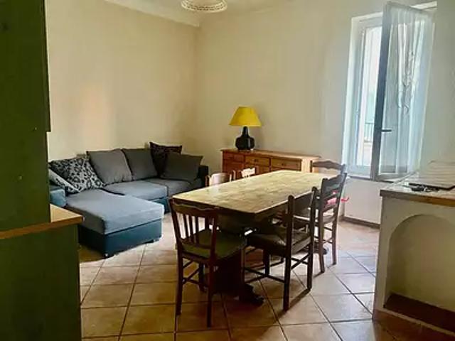 Carcès 83570 Location appartement 2 pièces t2 au dernier étage cave