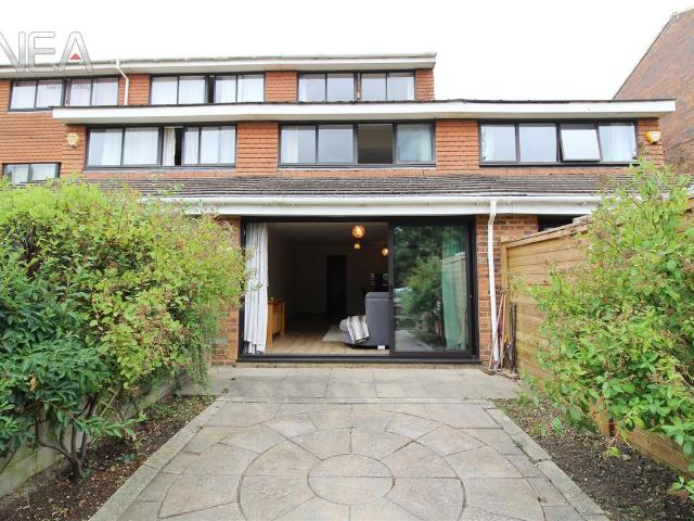 Cardinal Close, Caversham, Reading RG4, 4 bed town house to rent, £2,500 pcm | PrimeLocation