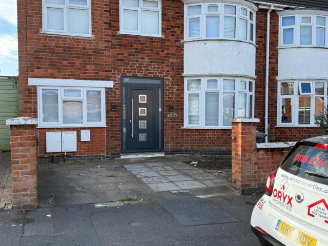 Cardinals Walk, Leicester LE5 4 bed semi detached house to rent £1,500 pcm £346 pw