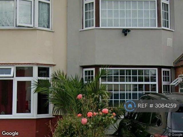 Cardington Square, Hounslow, TW4 4 bed semi detached house to rent £2,740 pcm £632 pw