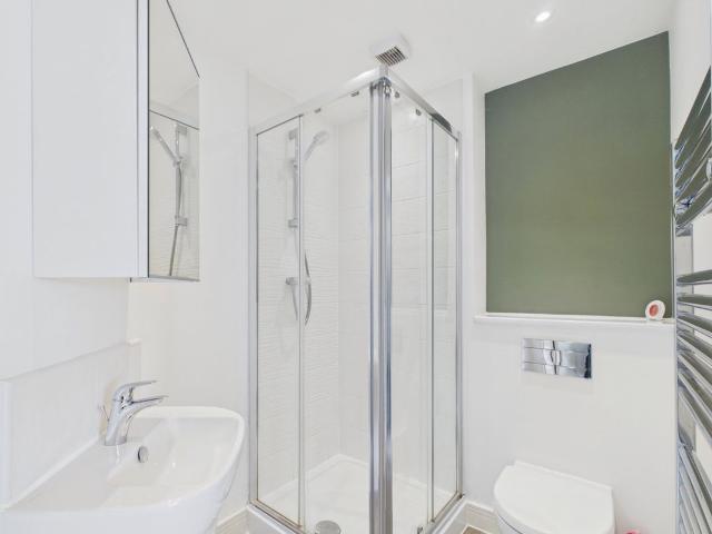 Cardiff CF11, 2 bed flat to rent, £1,200 pcm | PrimeLocation