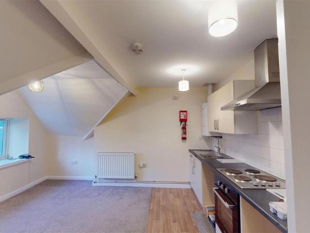 Cardiff Road, Caerphilly CF83, 2 bed flat to rent, £800 pcm | PrimeLocation