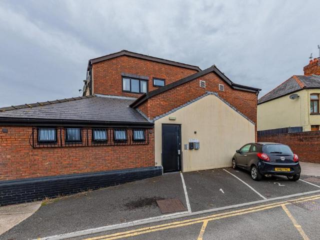 Cardiff Road, Dinas Powys CF64 1 bed flat to rent £750 pcm £173 pw