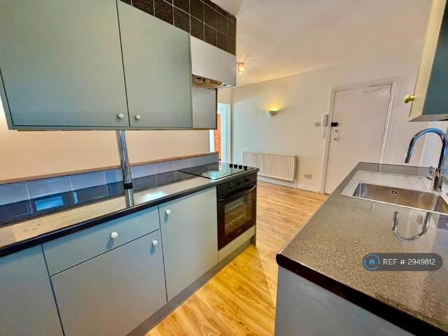 Cardiff Road, Luton, LU1 2 bed flat to rent £1,050 pcm £242 pw