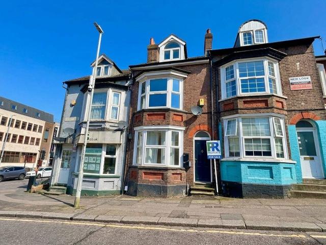 Cardiff Road, Luton LU1, 2 bed flat to rent, £1,100 pcm | PrimeLocation