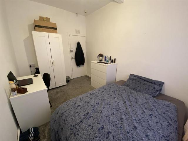 Cardiff Road, Pontypridd CF37 1 bed in a house share to rent £400 pcm £92 pw