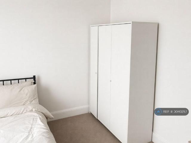 Cardiff Road, Portsmouth, PO2 1 bed in a house share to rent £700 pcm £162 pw