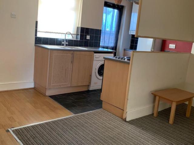 Cardiff Road, Town Centre, Luton, Bedfordshire LU1, 2 bed flat to rent, £1,200 pcm | PrimeLocation