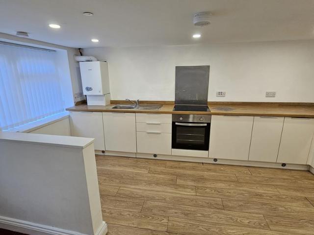 Cardiff Street, Aberdare CF44 2 bed terraced house to rent £675 pcm £156 pw