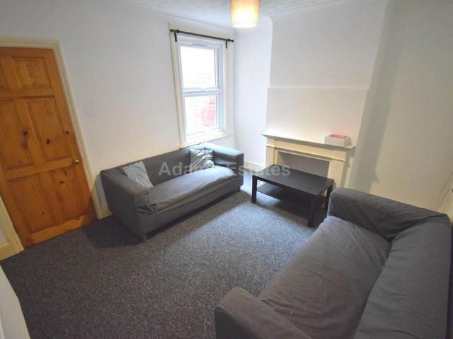 Cardigan Gardens, Reading 3 bed terraced house to rent £2,025 pcm £467 pw