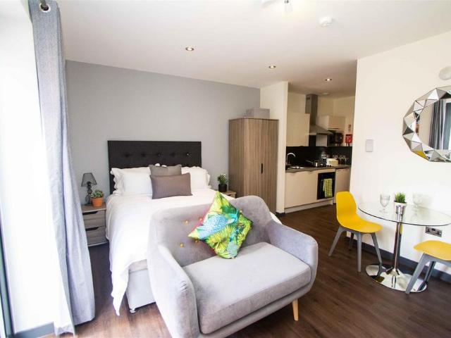 Cardigan Lane, Leeds, LS4 1 bed flat to rent £1,050 pcm £242 pw