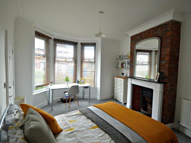 Cardigan Lane, Leeds LS6 6 bed terraced house to rent £3,250 pcm £750 pw