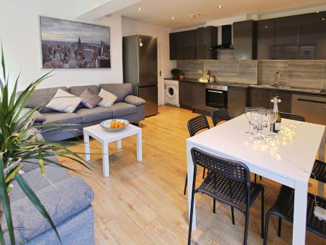 Cardigan Road, Bournemouth BH9, 6 bed detached house to rent, £3,600 pcm | PrimeLocation