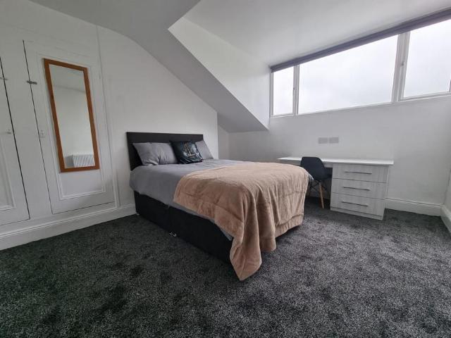 Cardigan Road, Hyde Park, Leeds LS6, 4 bed flat to rent, £1,980 pcm | PrimeLocation