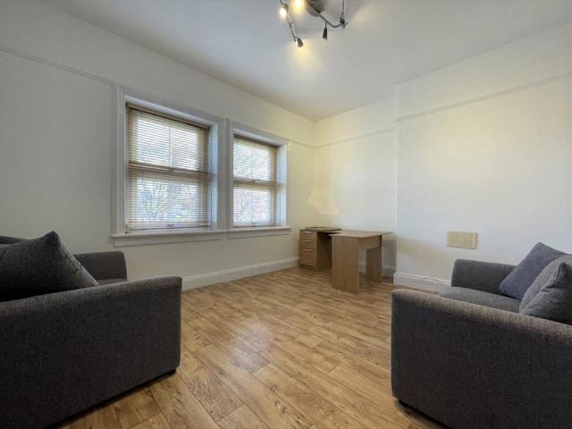 Cardigan Road, Headingley, Leeds, LS6 2 bed flat to rent £1,195 pcm £276 pw