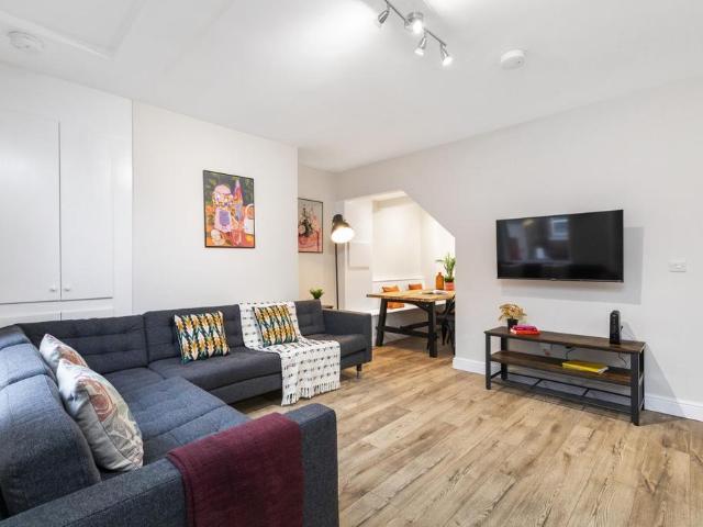 Cardigan Road, Leeds LS6 6 bed house to rent £3,796 pcm £876 pw