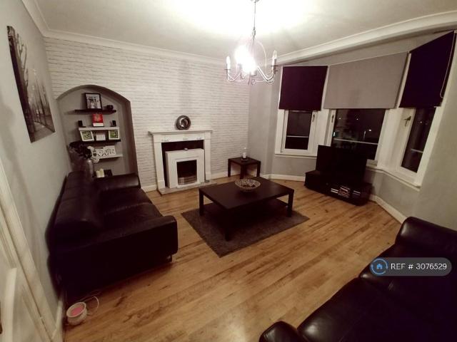 Cardross Street, Dundee, DD4 2 bed flat to rent £795 pcm £183 pw