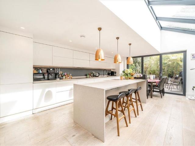 Cardross Street, London W6 3 bed house to rent £5,750 pcm £1,327 pw