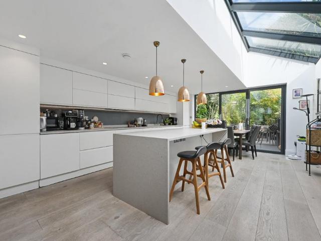 Cardross Street, London, W6 3 bed terraced house to rent £5,750 pcm £1,327 pw