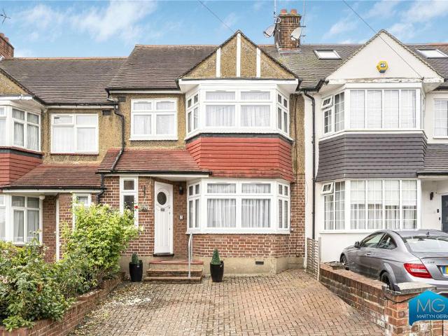 Cardrew Avenue, North Finchley. 3 bed terraced house to rent £3,000 pcm £692 pw