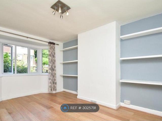 Cardrew Close, London N12, 2 bed maisonette to rent, £2,165 pcm | PrimeLocation