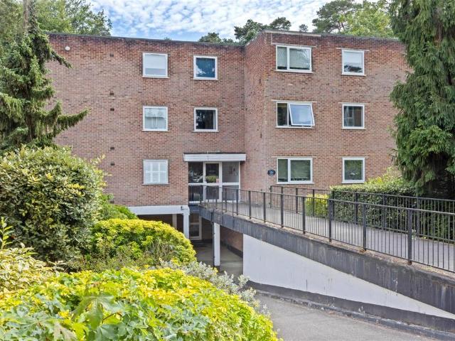 Cardwell Crescent | Ascot | Spacious. 2 bed apartment to rent £1,700 pcm £392 pw