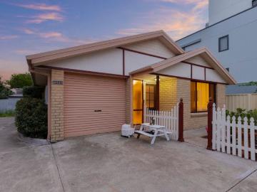Adamstown, Kooragang, Port Stephens - Garden