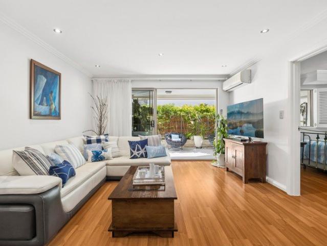 Carefree contemporary living, immaculate beach side retreat