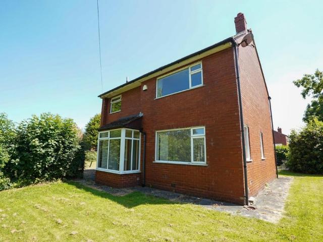 Careless Lane, Higher Ince, Wigan. 3 bed detached house to rent £1,100 pcm £254 pw