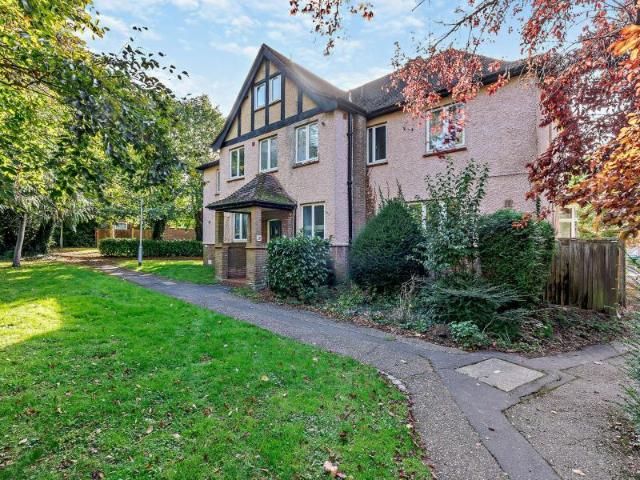 Carew Road, Northwood HA6 1 bed apartment to rent £1,325 pcm £306 pw