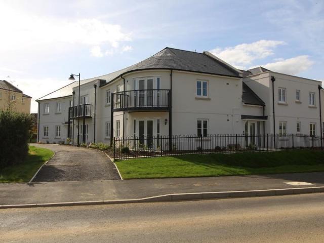 Carey Lane, Waterlooville PO7, 2 bed flat to rent, £1,300 pcm | PrimeLocation