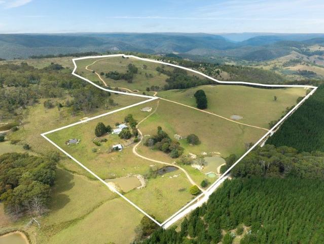 'Carinyah' Country Charm that Exudes Privacy