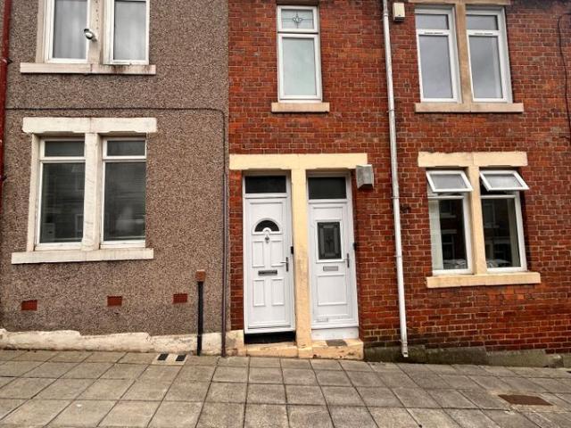 Caris Street, Gateshead NE8, 2 bed flat to rent, £750 pcm | PrimeLocation