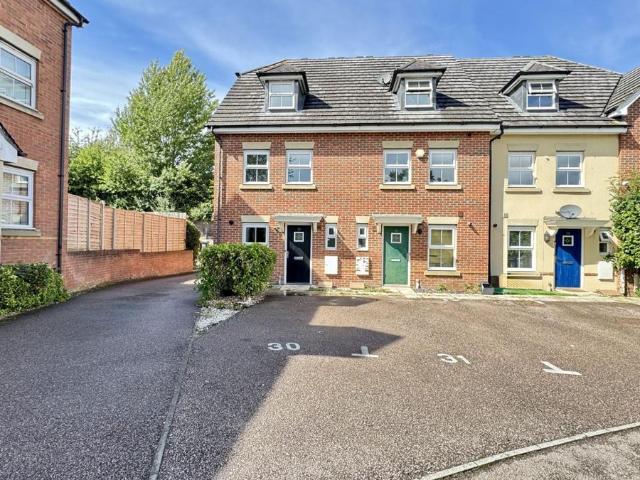 Carisbrooke Close, Stevenage SG2, 3 bed property to rent, £1,800 pcm | PrimeLocation