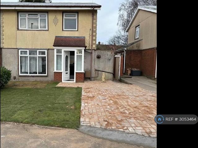 Carisbrooke Gardens, Wolverhampton, WV10 3 bed semi detached house to rent £1,250 pcm £288 pw