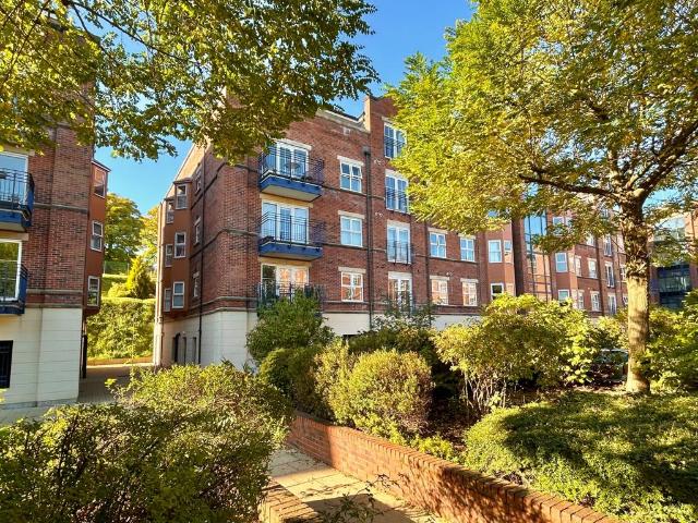 Carisbrooke Road, Far Headingley. 3 bed flat to rent £1,295 pcm £299 pw