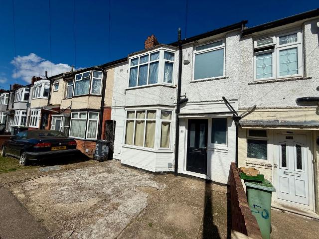 Carisbrooke Road, Luton LU4, 3 bed property to rent, £1,650 pcm | PrimeLocation