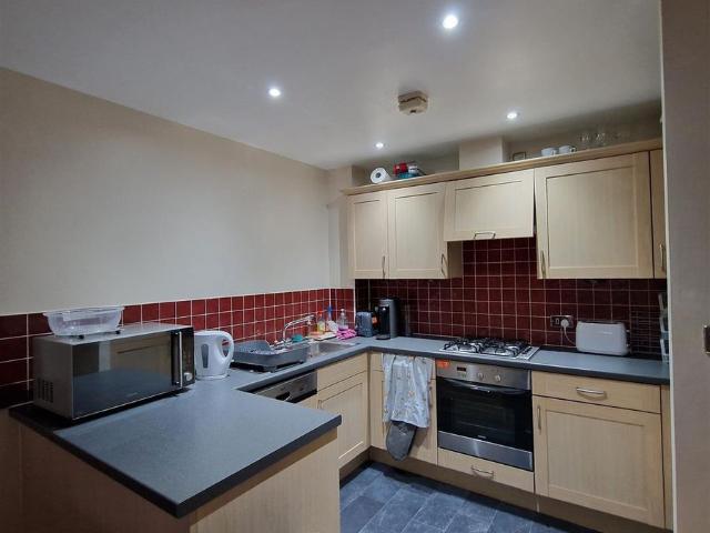 Carisbrooke Road, Leeds LS16, 1 bed flat to rent, £900 pcm | PrimeLocation