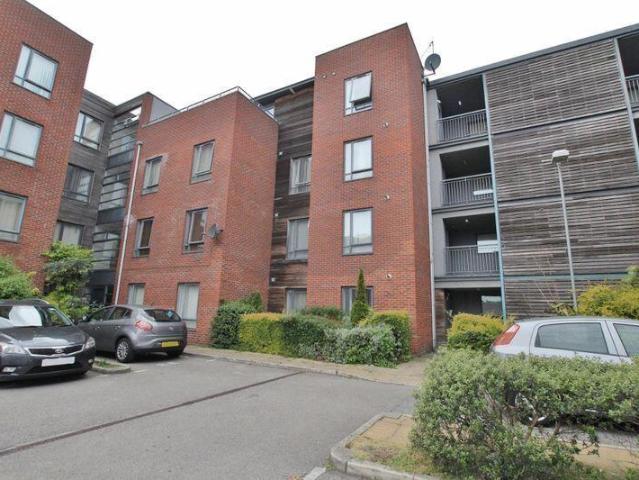Carlett View, Liverpool, L19 2 bed flat to rent £850 pcm £196 pw