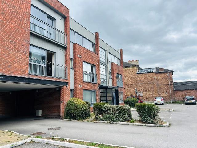 Carlett View, Liverpool L19, 2 bed flat to rent, £850 pcm | PrimeLocation