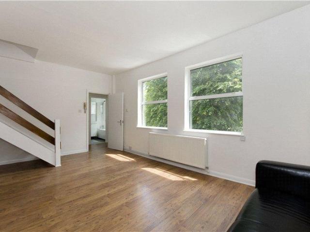 Carleton Road, Tufnell Park, London, N7 2 bed detached house to rent £2,600 pcm £600 pw