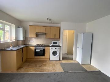 Carley Court, Friern Park, North. 2 bed flat to rent £1,700 pcm £392 pw