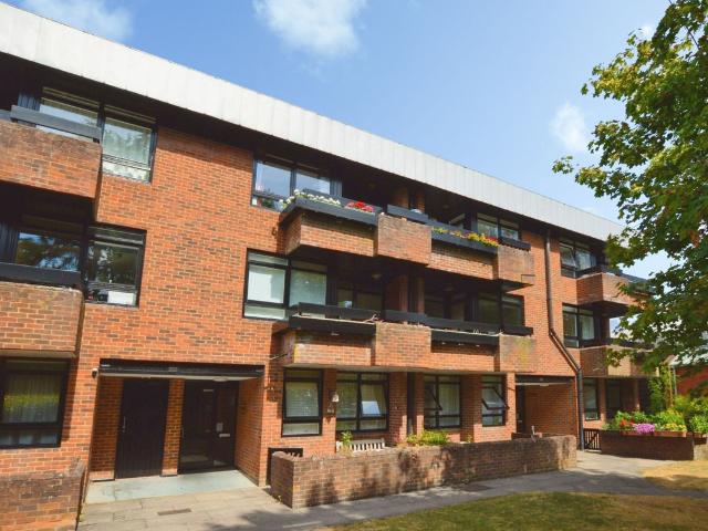 Carlisle Avenue, City Centre, St Albans AL3, 2 bed flat to rent, £1,850 pcm | PrimeLocation