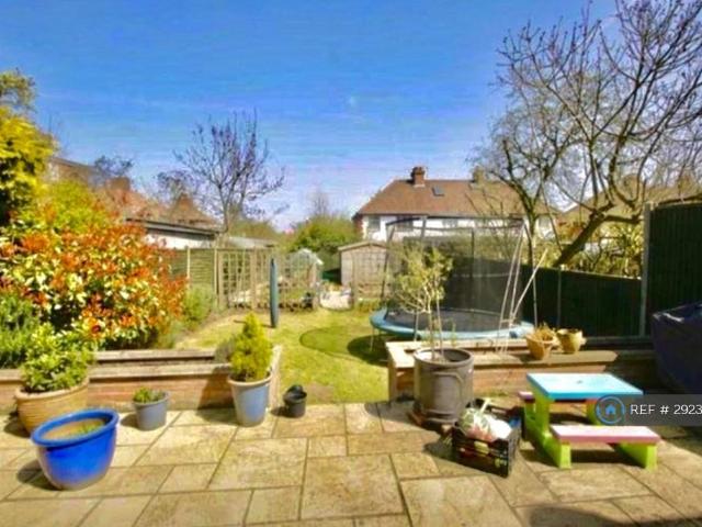 Carlisle Avenue, London, W3 6 bed semi detached house to rent £4,700 pcm £1,085 pw