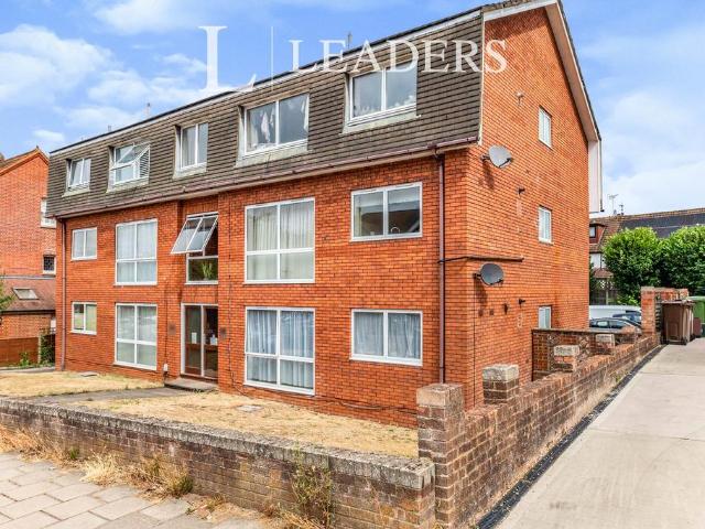 Carlisle Avenue, St. Albans, AL3 2 bed flat to rent £1,650 pcm £381 pw